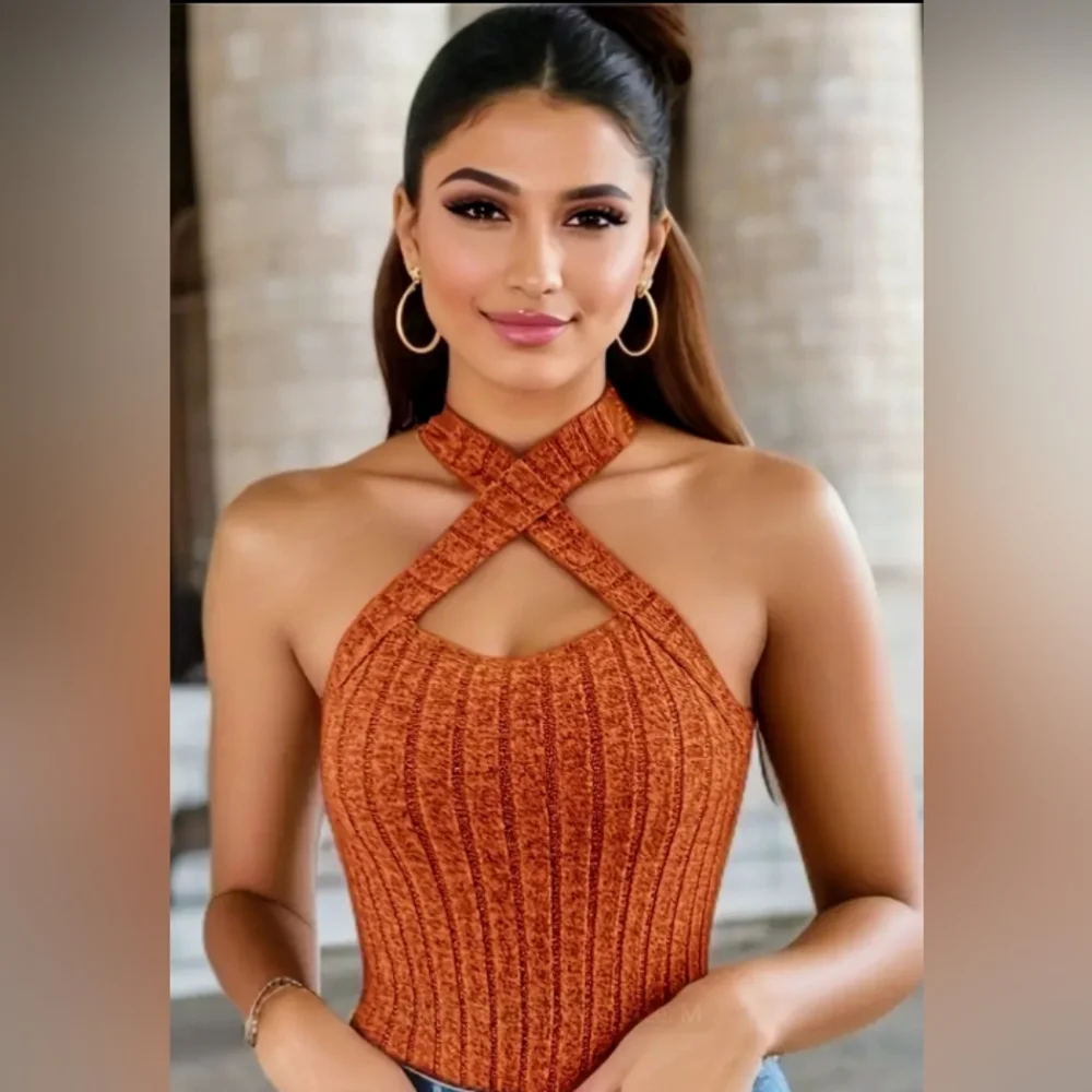 Cute cross top 🧡💥 - Picture 2 of 6